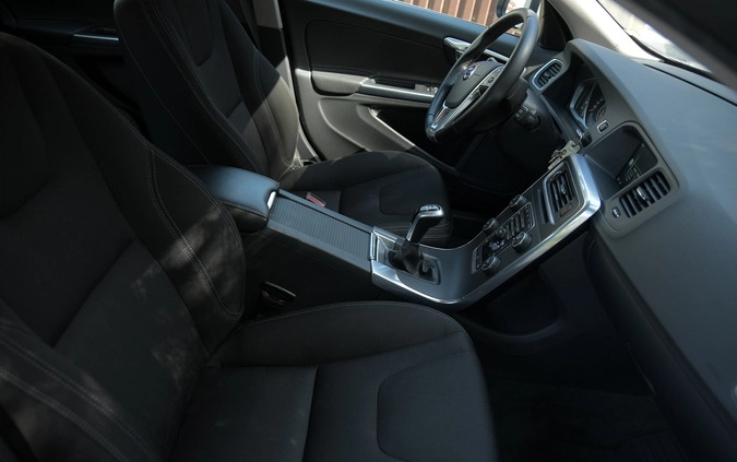 Volvo V60 cena 43900 przebieg: 234226, rok produkcji 2016 z Darłowo małe 667